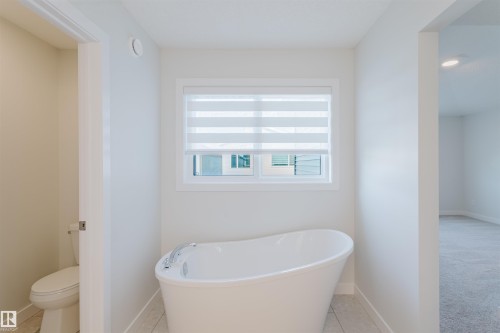 358 Bluff Cove, Leduc, AB - Indoor Photo Showing Bathroom