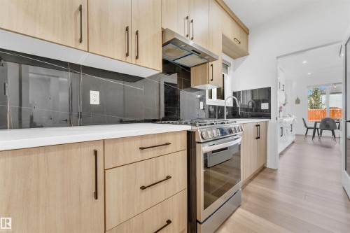 445 Roberts Crescent, Leduc, AB - Indoor Photo Showing Kitchen With Upgraded Kitchen