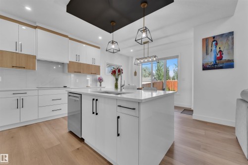 445 Roberts Crescent, Leduc, AB - Indoor Photo Showing Kitchen