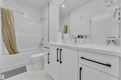 445 Roberts Crescent, Leduc, AB - Indoor Photo Showing Bathroom