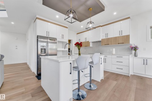 445 Roberts Crescent, Leduc, AB - Indoor Photo Showing Kitchen
