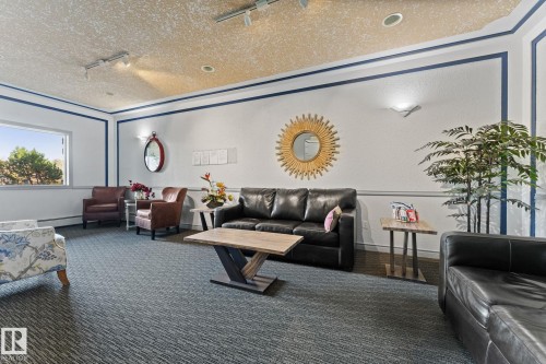 404 10511 42 Avenue, Edmonton, AB - Indoor Photo Showing Living Room