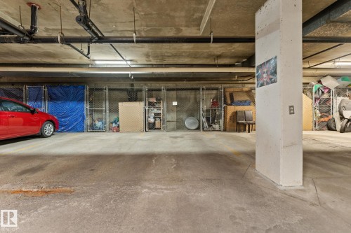 404 10511 42 Avenue, Edmonton, AB - Indoor Photo Showing Garage