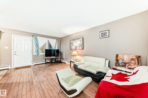 119 16340 109 Street, Edmonton, AB - Indoor Photo Showing Living Room