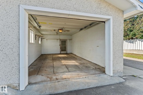 13820 86 Street, Edmonton, AB - Indoor Photo Showing Garage