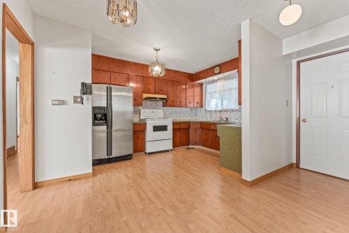 13820 86 Street, Edmonton, AB - Indoor Photo Showing Kitchen
