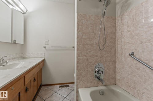 13820 86 Street, Edmonton, AB - Indoor Photo Showing Bathroom