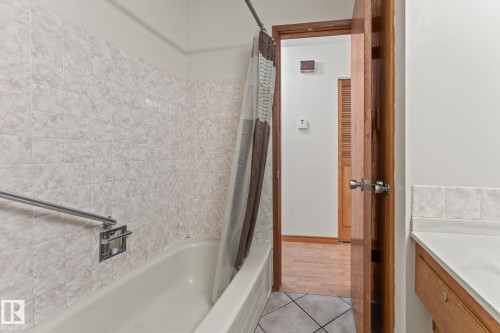13820 86 Street, Edmonton, AB - Indoor Photo Showing Bathroom