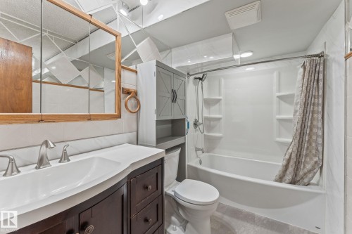 13820 86 Street, Edmonton, AB - Indoor Photo Showing Bathroom
