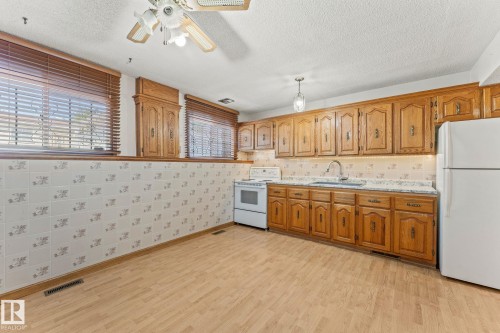 13820 86 Street, Edmonton, AB - Indoor Photo Showing Kitchen