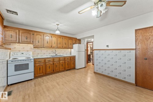 13820 86 Street, Edmonton, AB - Indoor Photo Showing Kitchen