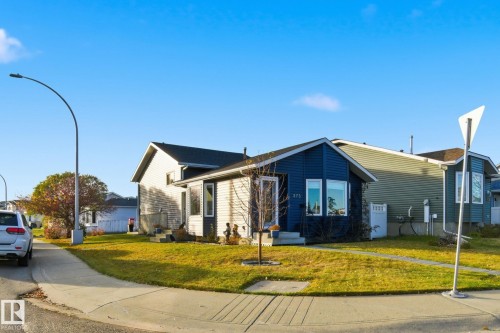 373 Kline Crescent, Edmonton, AB - Outdoor