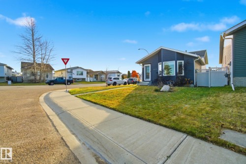 373 Kline Crescent, Edmonton, AB - Outdoor