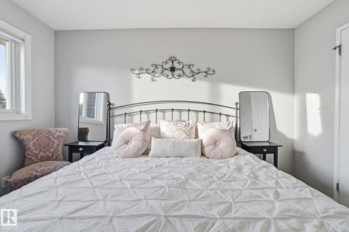 373 Kline Crescent, Edmonton, AB - Indoor Photo Showing Bedroom