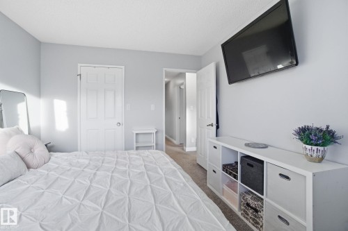 373 Kline Crescent, Edmonton, AB - Indoor Photo Showing Bedroom