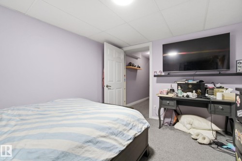 373 Kline Crescent, Edmonton, AB - Indoor Photo Showing Bedroom