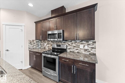 88 Brickyard Bend, Stony Plain, AB - Indoor Photo Showing Kitchen With Upgraded Kitchen