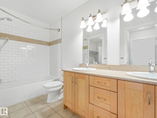 303 10528 29 Avenue, Edmonton, AB - Indoor Photo Showing Bathroom