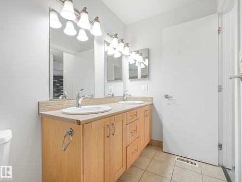 303 10528 29 Avenue, Edmonton, AB - Indoor Photo Showing Bathroom