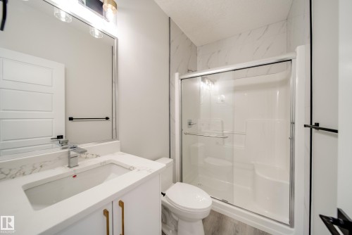 8747 183 Avenue, Edmonton, AB - Indoor Photo Showing Bathroom