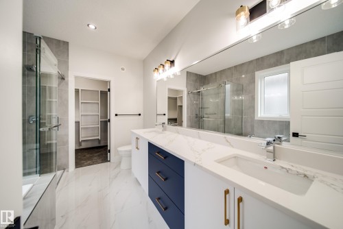 8747 183 Avenue, Edmonton, AB - Indoor Photo Showing Bathroom
