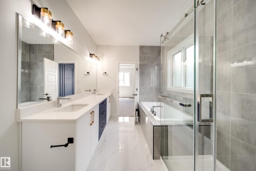 8747 183 Avenue, Edmonton, AB - Indoor Photo Showing Bathroom