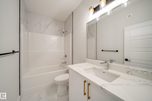 8747 183 Avenue, Edmonton, AB - Indoor Photo Showing Bathroom