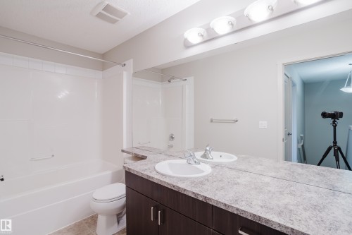 12038 62 Street, Edmonton, AB - Indoor Photo Showing Bathroom