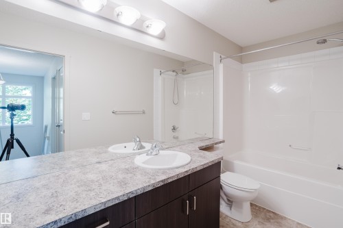 12038 62 Street, Edmonton, AB - Indoor Photo Showing Bathroom