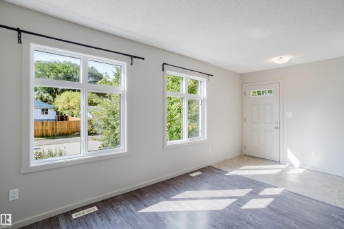 12038 62 Street, Edmonton, AB - Indoor Photo Showing Other Room
