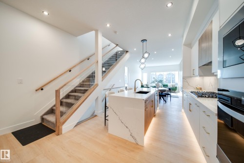 21 Starling Way, Fort Saskatchewan, AB - Indoor Photo Showing Kitchen With Upgraded Kitchen