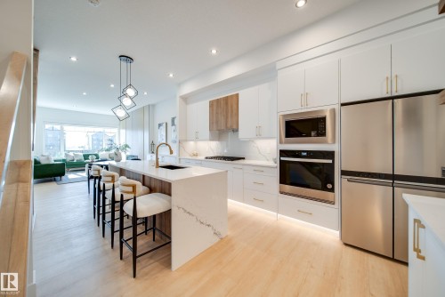 21 Starling Way, Fort Saskatchewan, AB - Indoor Photo Showing Kitchen With Stainless Steel Kitchen With Upgraded Kitchen