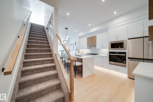 21 Starling Way, Fort Saskatchewan, AB - Indoor Photo Showing Kitchen