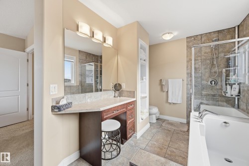 1590 Chapman Way Sw, Edmonton, AB - Indoor Photo Showing Bathroom