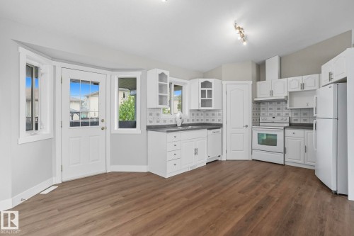 13327 155 Avenue, Edmonton, AB - Indoor Photo Showing Kitchen