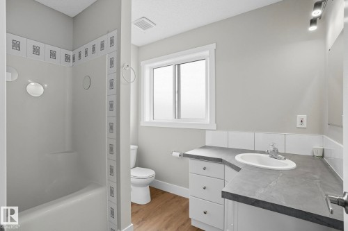 13327 155 Avenue, Edmonton, AB - Indoor Photo Showing Bathroom