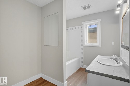 13327 155 Avenue, Edmonton, AB - Indoor Photo Showing Bathroom