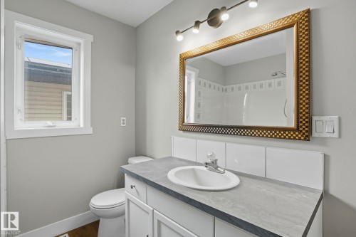 13327 155 Avenue, Edmonton, AB - Indoor Photo Showing Bathroom