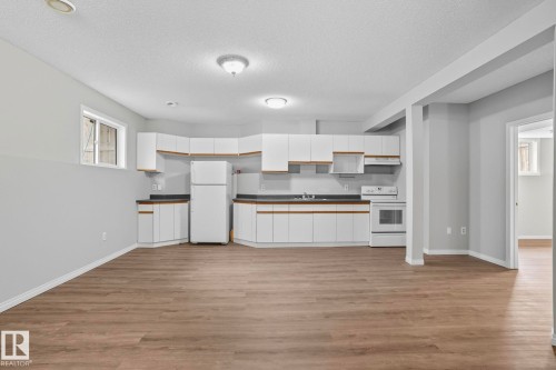 13327 155 Avenue, Edmonton, AB - Indoor Photo Showing Kitchen