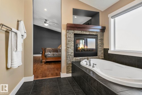 1110 Connelly Court, Edmonton, AB - Indoor Photo Showing Bathroom