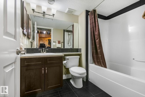 1110 Connelly Court, Edmonton, AB - Indoor Photo Showing Bathroom