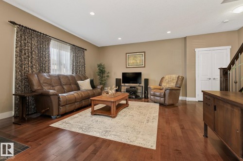 1110 Connelly Court, Edmonton, AB - Indoor Photo Showing Living Room