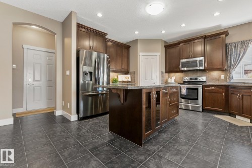 1110 Connelly Court, Edmonton, AB - Indoor Photo Showing Kitchen With Upgraded Kitchen