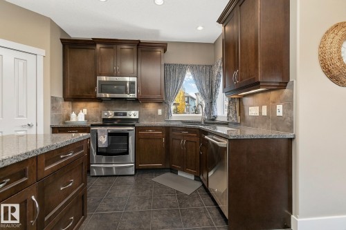 1110 Connelly Court, Edmonton, AB - Indoor Photo Showing Kitchen