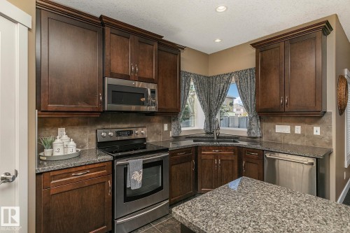 1110 Connelly Court, Edmonton, AB - Indoor Photo Showing Kitchen