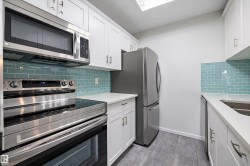 422 6720 158 Avenue  Edmonton, AB T5Z 3B1