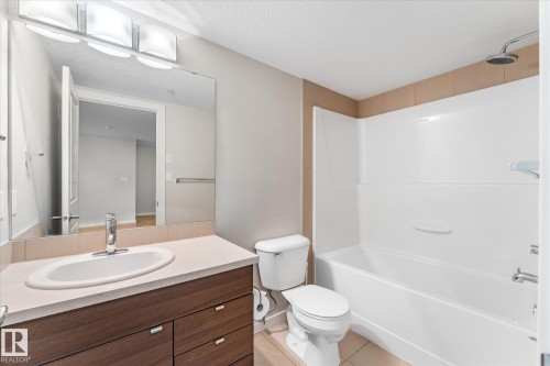 109 9523 160 Avenue, Edmonton, AB - Indoor Photo Showing Bathroom