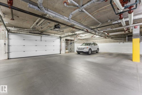 109 9523 160 Avenue, Edmonton, AB - Indoor Photo Showing Garage