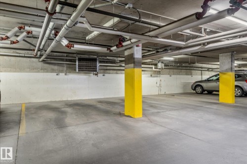 109 9523 160 Avenue, Edmonton, AB - Indoor Photo Showing Garage