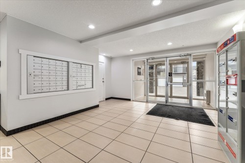 109 9523 160 Avenue, Edmonton, AB - Indoor Photo Showing Other Room